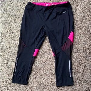 Women’s Avia crop workout tights